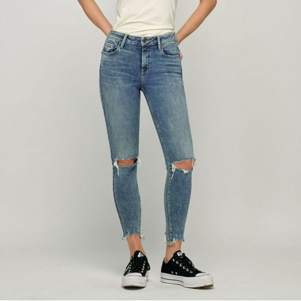 NWT Hidden Amelia Dark Wash Chewed Hem Distressed Skinny 27in Inseam